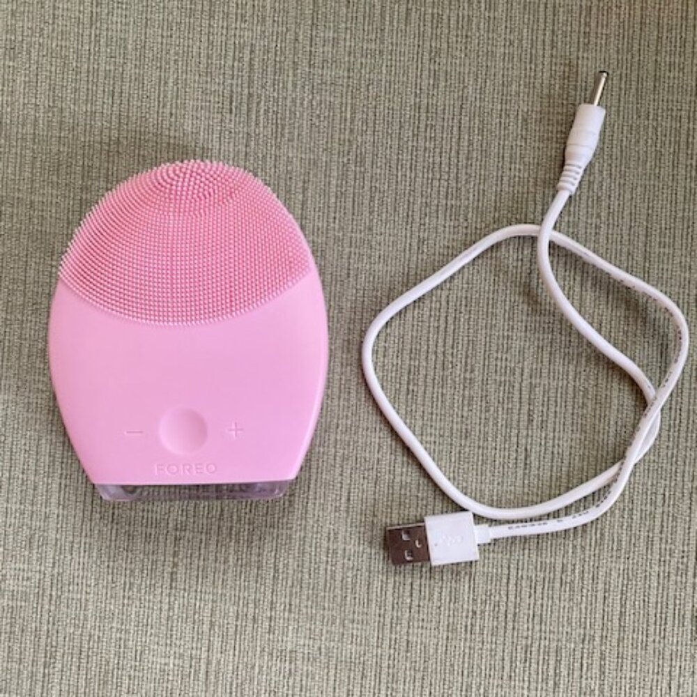 Foreo Luna 2 - Priced to Sell, Full Size Massager